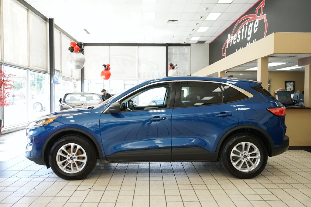 Used 2022 Ford Escape SE w/ Cold Weather Package AWD/4WD image 3