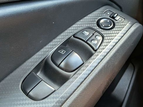 Used 2025 Nissan Altima 2.5 SV FWD image 24