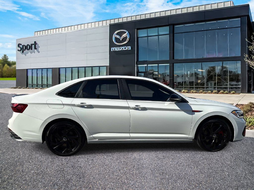 Used 2024 Volkswagen Jetta GLI Autobahn FWD image 2