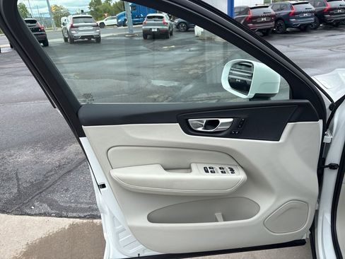 Certified 2023 Volvo XC60 B5 Plus AWD/4WD image 16