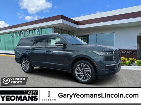 New 2025 Lincoln Navigator L Reserve AWD/4WD image 1