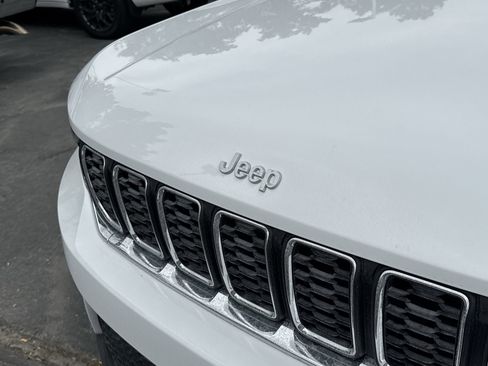New 2025 Jeep Grand Cherokee Laredo X w/ Trailer Tow Package image 11