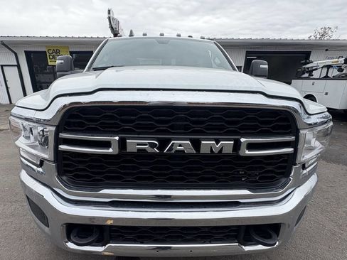 Used 2024 RAM 5500 Tradesman w/ Chrome Appearance Group image 10
