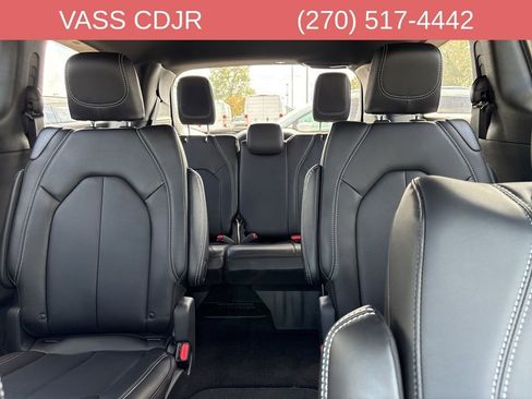 New 2026 Chrysler Pacifica Select image 33