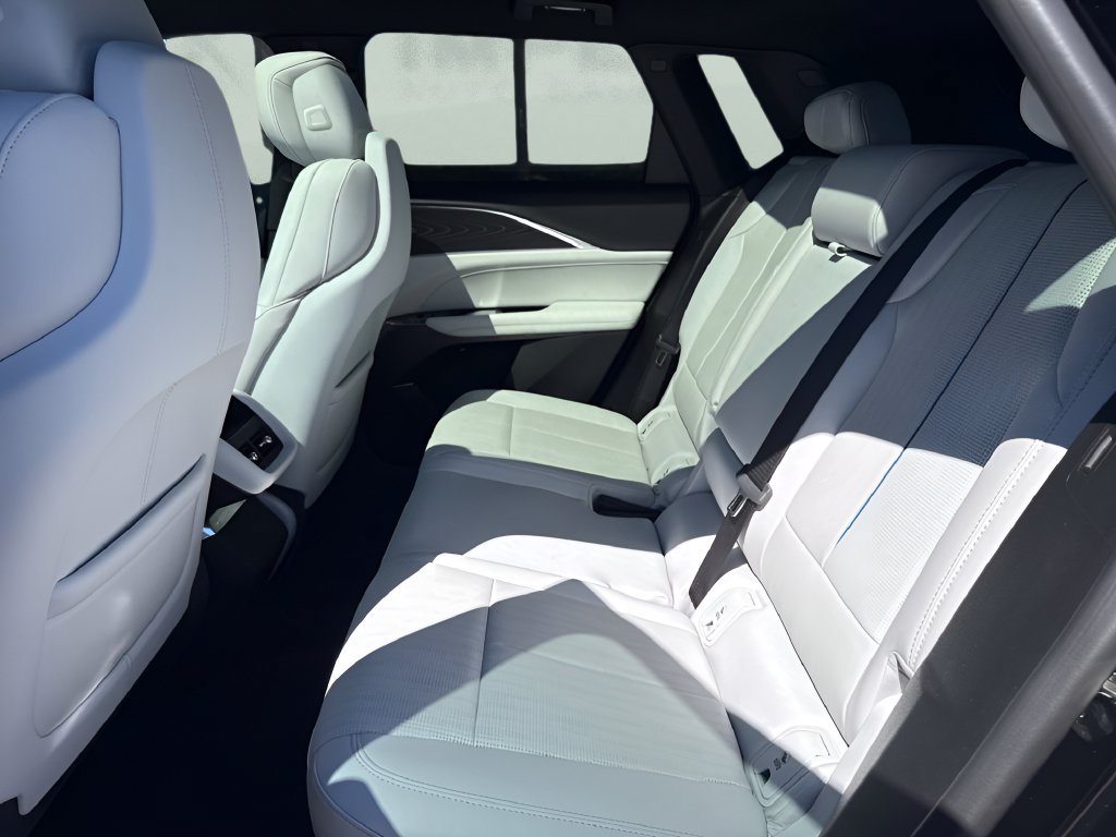 Used 2024 Cadillac Lyriq Luxury RWD image 13