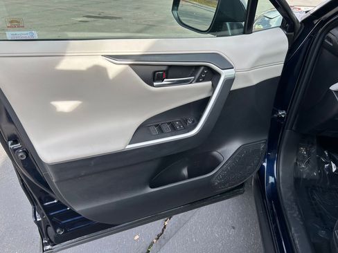 Used 2022 Toyota RAV4 Limited image 9