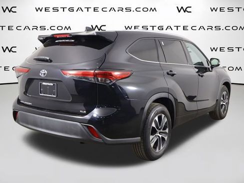 Used 2022 Toyota Highlander XLE FWD image 47