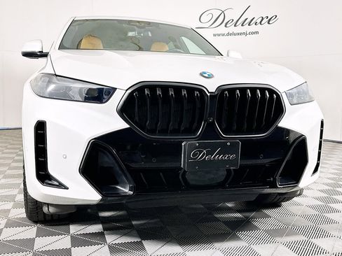 Used 2024 BMW X6 xDrive40i w/ Premium Package image 30