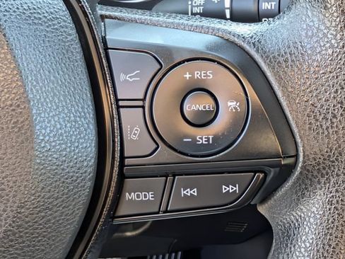 Used 2025 Toyota RAV4 XLE FWD image 19