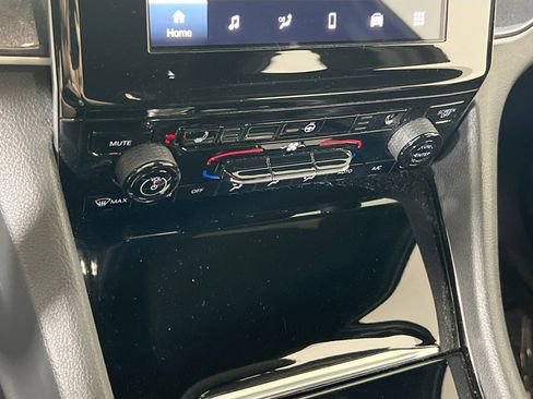 Used 2023 Jeep Grand Cherokee Altitude AWD/4WD image 15