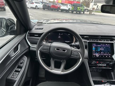 New 2025 Jeep Grand Cherokee image 16