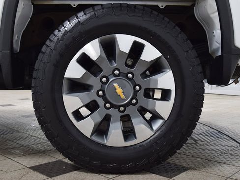 Used 2024 Chevrolet Silverado 2500 Custom w/ Custom Value Package image 29