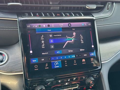 Used 2024 Jeep Grand Cherokee L Limited w/ Luxury Tech Group II image 14