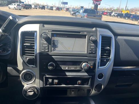 Used 2017 Nissan Titan SV AWD/4WD image 12