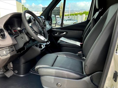 New 2025 Mercedes-Benz Sprinter 2500 image 9