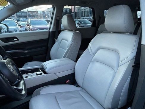 Used 2023 Nissan Pathfinder SL w/ Lighting Package (N92) image 16