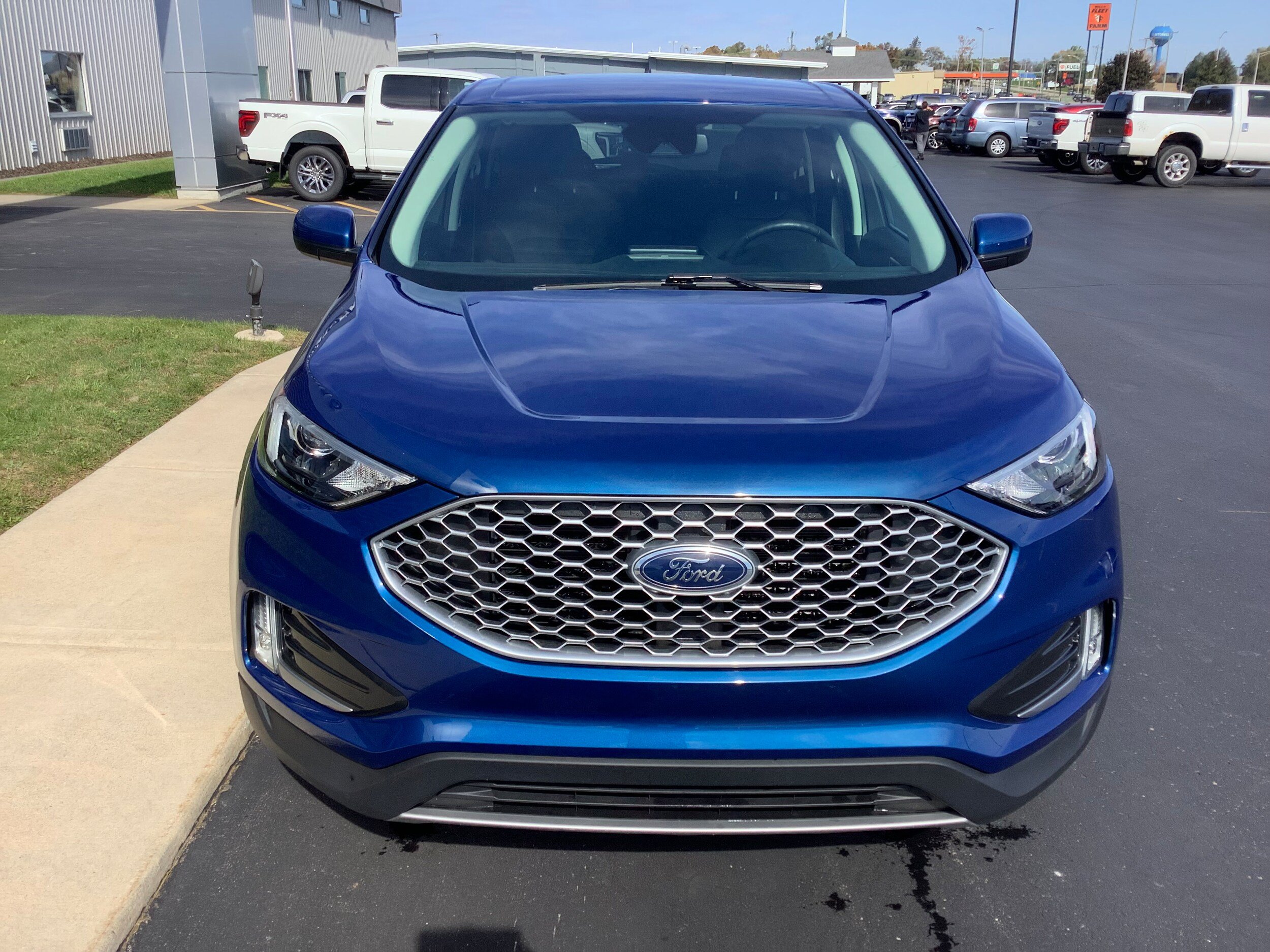 Used 2024 Ford Edge SEL w/ Convenience Package AWD/4WD image 3