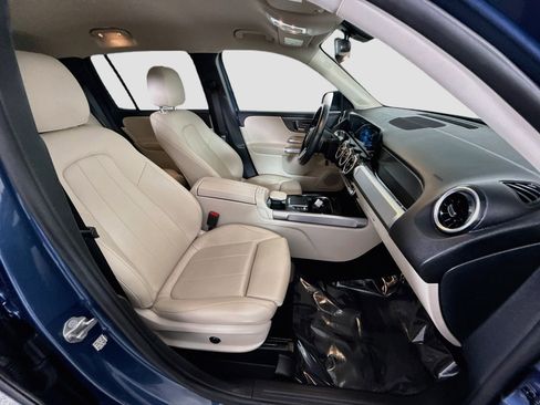 Used 2022 Mercedes-Benz GLB 250 4MATIC w/ Premium Package image 29