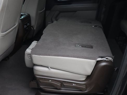 Used 2022 Chevrolet Suburban Z71 w/ Luxury Package image 39