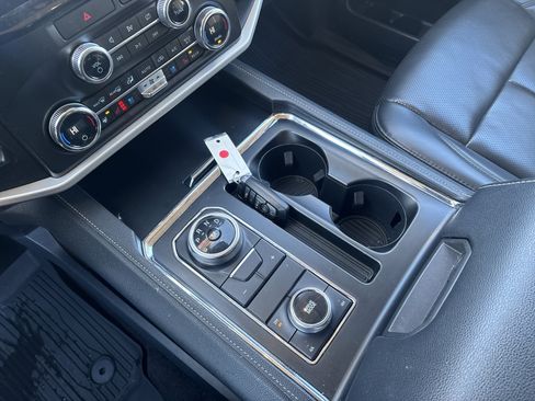 Used 2022 Ford Expedition Max XLT image 6