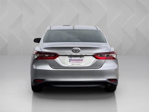 Used 2022 Toyota Camry LE image 6