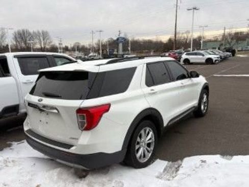 Used 2021 Ford Explorer XLT w/ Equipment Group 202A image 4