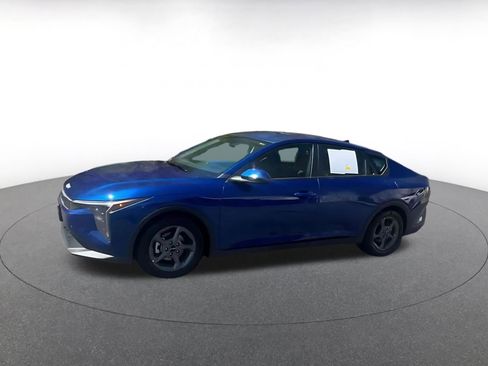 Used 2025 Kia K4 LXS image 7