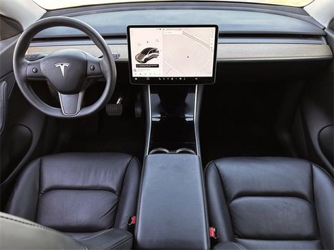 Used 2020 Tesla Model Y Long Range image 11