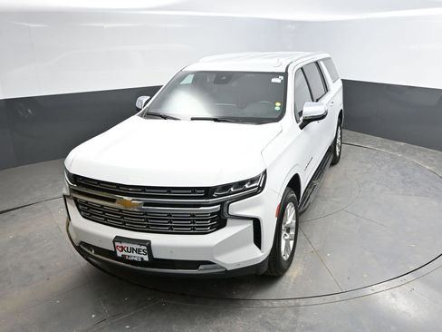 Used 2023 Chevrolet Suburban Premier AWD/4WD image 23