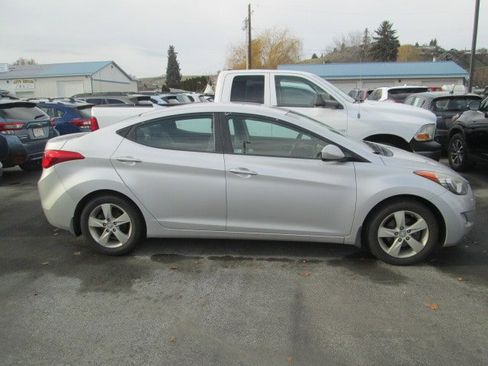 Used 2013 Hyundai Elantra GLS w/ Preferred Pkg image 2