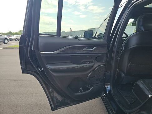 Used 2023 Jeep Grand Cherokee Overland w/ Luxury Tech Group IV image 26