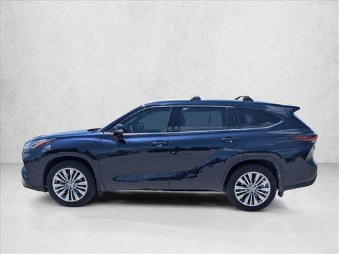Used 2026 Toyota Highlander Platinum AWD/4WD image 8