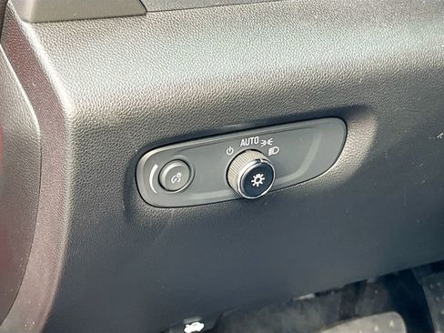 Used 2023 Chevrolet Traverse LT image 21