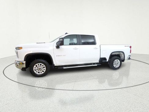 Used 2025 Chevrolet Silverado 2500 LT w/ Convenience Package image 4