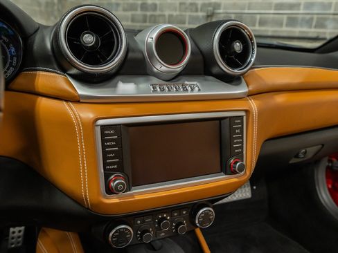 Used 2015 Ferrari California T RWD image 46