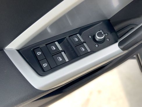 Used 2025 Audi Q3 2.0T Premium Plus w/ Premium Plus Package image 21