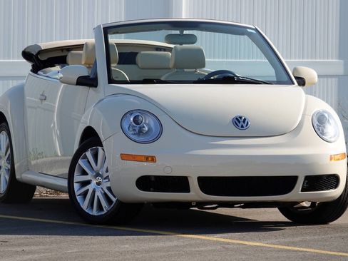 Used 2008 Volkswagen Beetle SE FWD image 25