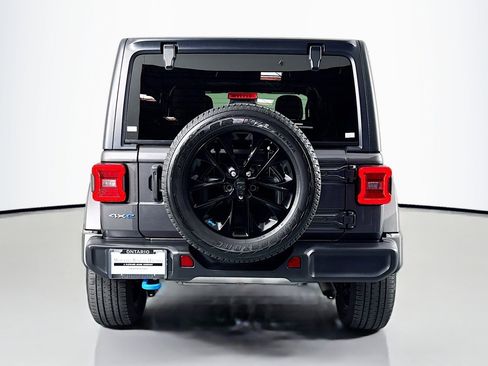 Used 2022 Jeep Wrangler Unlimited Sahara image 3