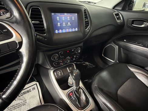 Used 2020 Jeep Compass Latitude FWD image 19