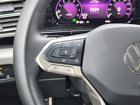 Used 2025 Volkswagen Atlas Peak Edition SE image 8