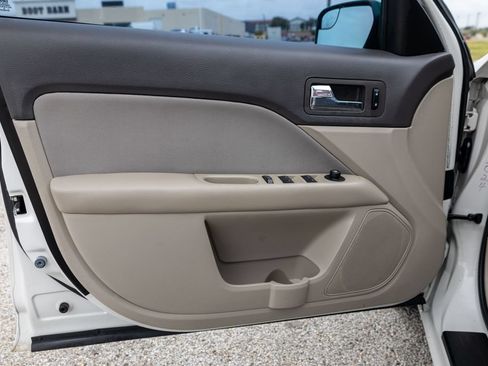 Used 2011 Ford Fusion S FWD image 18