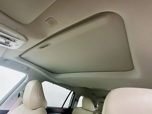 Used 2020 Toyota Highlander XLE image 25