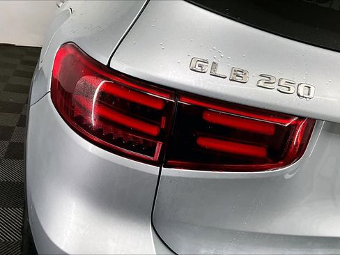 Used 2025 Mercedes-Benz GLB 250 4MATIC image 27