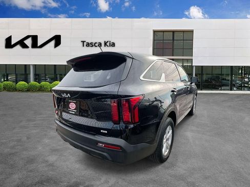 Used 2023 Kia Sorento LX image 4