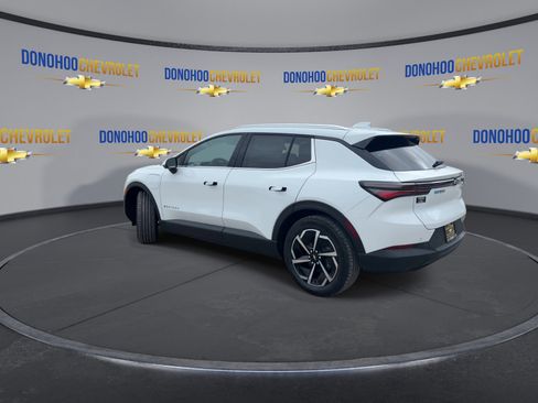 New 2026 Chevrolet Equinox EV LT image 9