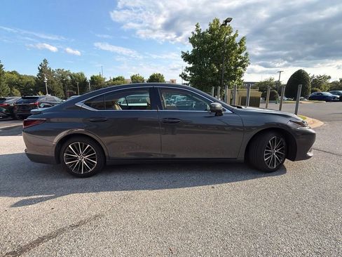 Used 2025 Lexus ES 350 w/ Premium Package FWD image 4
