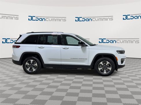 Used 2025 Jeep Grand Cherokee Limited 4xe image 9