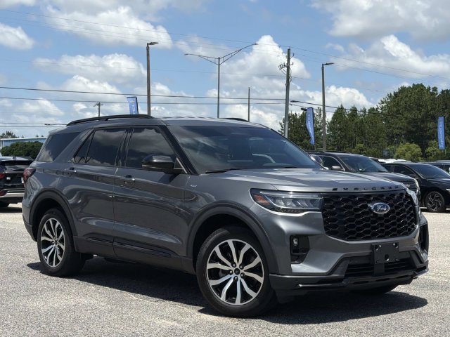 Used 2025 Ford Explorer ST-Line AWD/4WD image 2