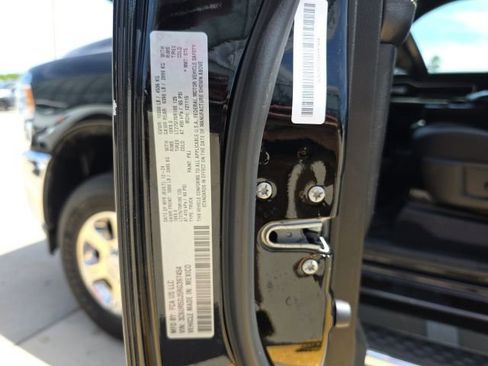 Used 2024 RAM 2500 Big Horn w/ Safety Group image 30