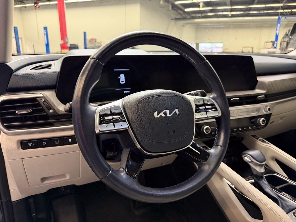 Used 2023 Kia Telluride EX w/ EX Captain's Chair Package AWD/4WD image 23